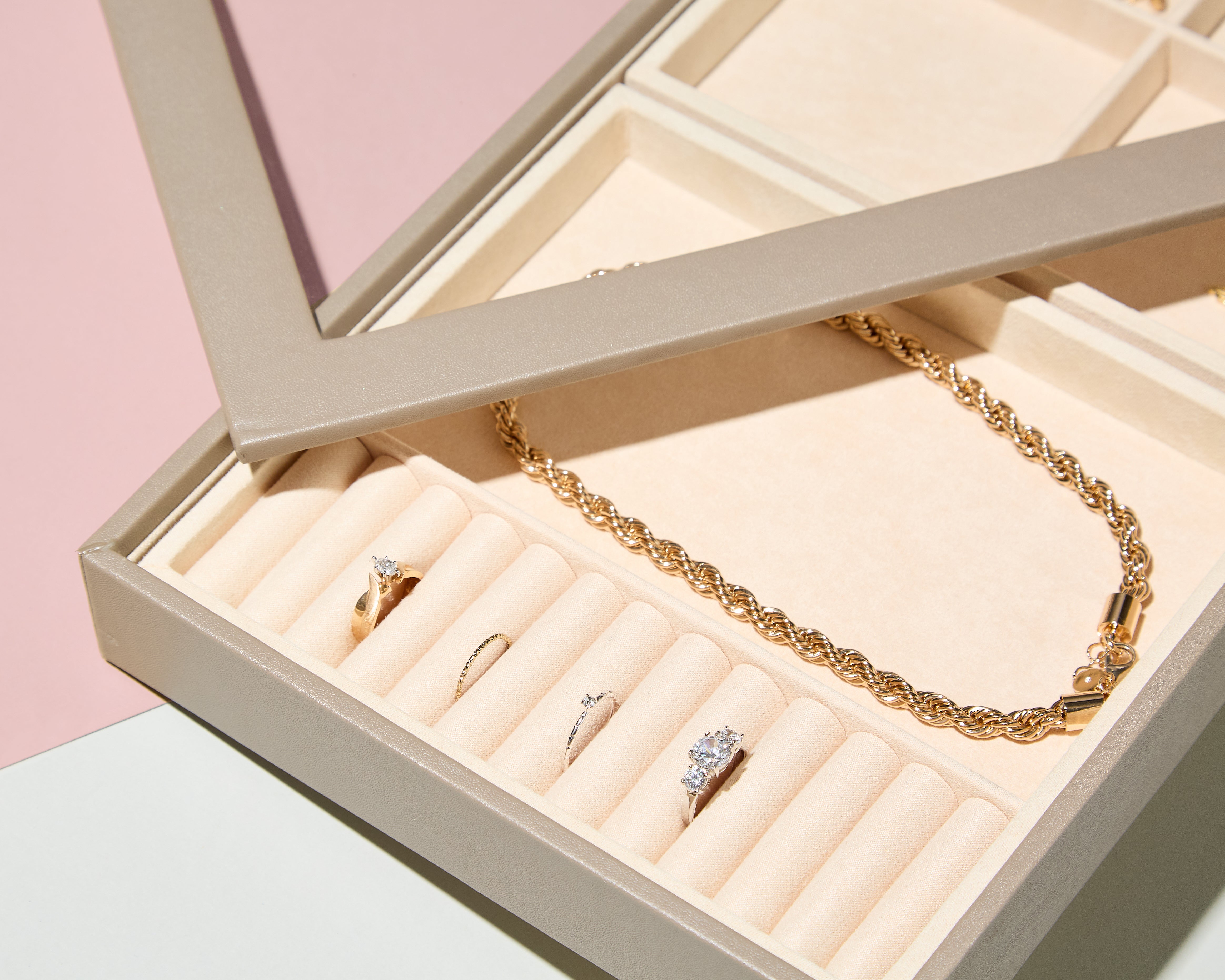 Vault tray - Earrings & rings